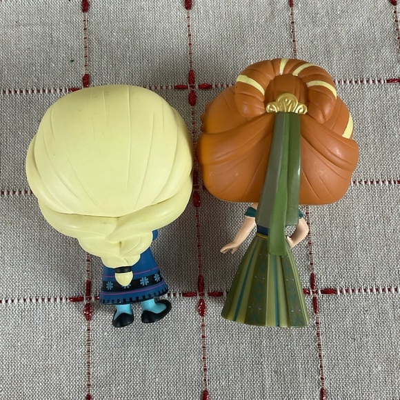 Funko Pop Disney Frozen #119 Coronation Anna, #116 Young Elsa & #81 Anna Bundle - Picture 8 of 10
